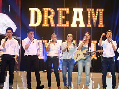 Các ngôi sao trình diễn trong Dream team - Khoảnh khắc vàng. Ảnh: Khôi Nguyên