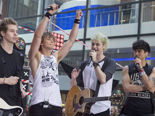 Nhóm 5 Seconds to Summer biểu diễn ở New York. Nguồn: Reuters