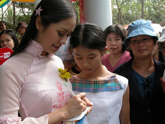 Thanh Thúy kỳ tên cho khán giả trong mùa Mai Vàng 2002