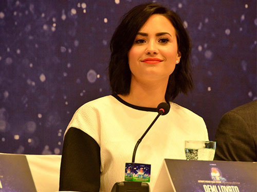 Demi Lovato trong buổi họp báo tại TP HCM Demi Lovato trong buổi họp báo tại TP HCM