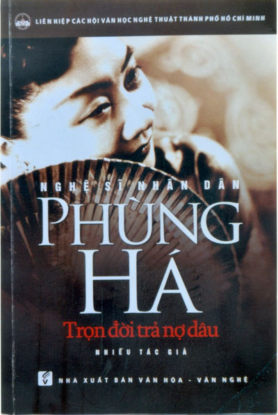 Giấy khai sinh của NSND Phùng Há và ảnh bìa cuốn sách sách do NXB Văn hóa - Văn nghệ ấn hành