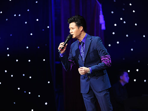 Ca sĩ Quang Dũng - một trong những ca sĩ không quan tâm đến chuyện xếp tên nghệ sĩ tham gia 
để quảng cáo chương trình