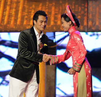 Việt Anh đoạt giải Mai Vàng ngay vai đầu đời - Ảnh 2. Việt Anh đoạt giải Mai Vàng ngay vai đầu đời - Ảnh 2.