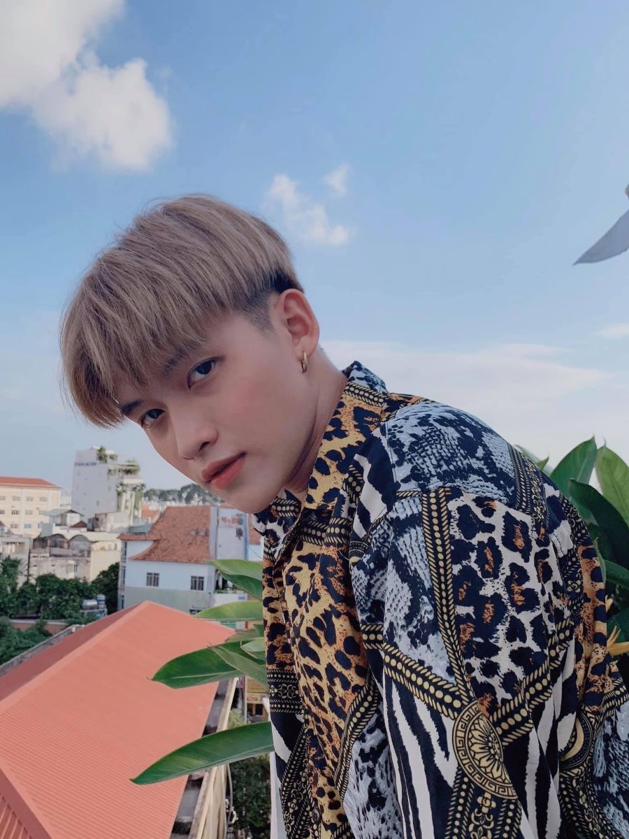 H.Kray - Ca khúc "Phấn hoa màu son"- Ảnh 1. H.Kray - Ca khúc "Phấn hoa màu son"- Ảnh 1.