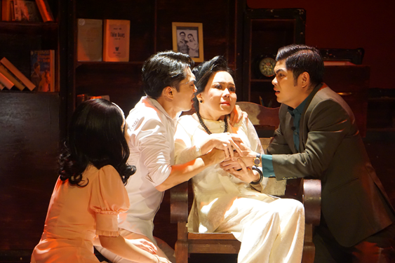 Giải Mai Vàng - Đề cử hạng mục "Vở diễn sân khấu": Dàn dựng thông minh, tiết tấu sinh động - Ảnh 1.