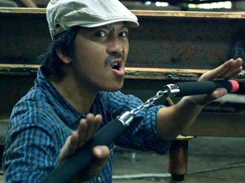 Cảnh trong phim “Già gân, mỹ nhân và găng tơ”. (Ảnh do nhà sản xuất cung cấp)