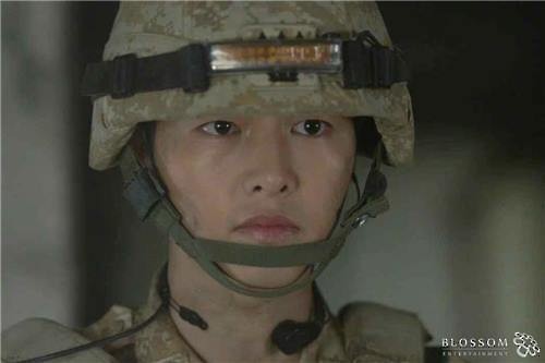 Song Joong Ki trong phim Hậu duệ mặt trời