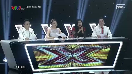 Sự “phê bình” của những nhà chuyên môn thông qua vai trò giám khảo cuộc thi âm nhạc trên truyền hình cũng chỉ làm tròn vai diễn. (Ảnh do chương trình “Nhân tố bí ẩn” cung cấp)