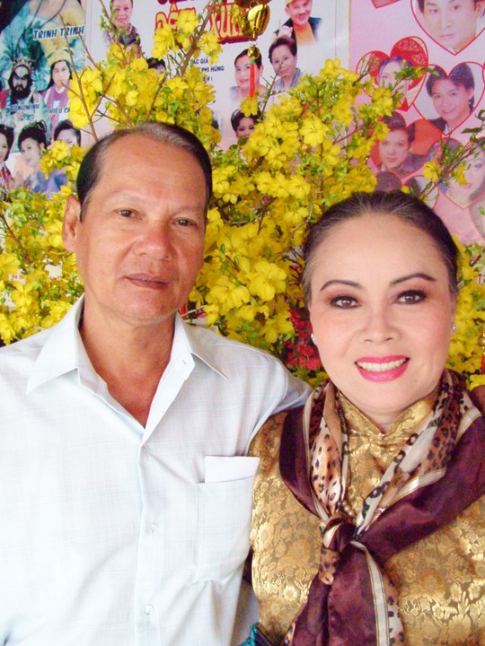 NSƯT Thanh Nguyệt và ông xã - NS Quốc Nhĩ