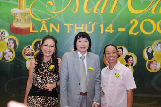 Quyền Linh cười rạng rỡ cùng vợ tại Mai Vàng lần thứ 14 - Ảnh 14.