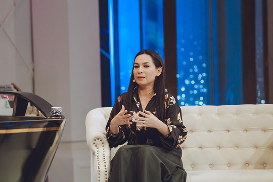 Phi Nhung rớt nước mắt kể về gia đình - Ảnh 3. Phi Nhung rớt nước mắt kể về gia đình - Ảnh 3.