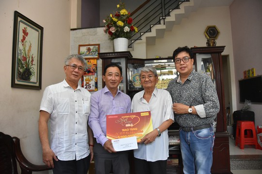 Mai Vàng nhân ái thăm hai NSƯT Tạ Hiền Minh và Bùi Xuân Hanh - Ảnh 1.