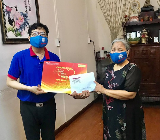 Mai Vàng nhân ái chia sẻ khó khăn với hai nghệ sĩ ưu tú - Ảnh 6.