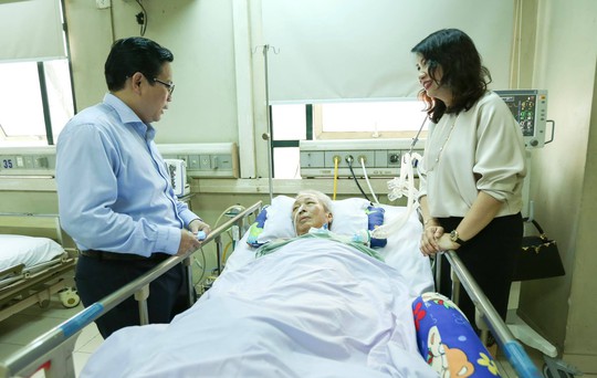 Mai vàng nhân ái thăm nhạc sĩ Phú Quang - Ảnh 1.