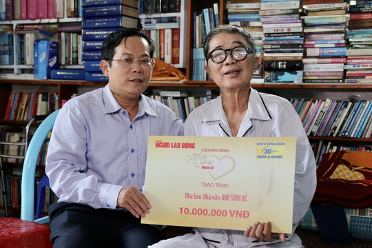Mai Vàng nhân ái thăm nhà báo - nhà văn Mai Sông Bé - Ảnh 1.