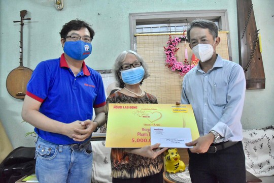 Mai Vàng nhân ái thăm Nhà giáo ưu tú Phạm Thúy Hoan và NSƯT Trường Sơn - Ảnh 1.