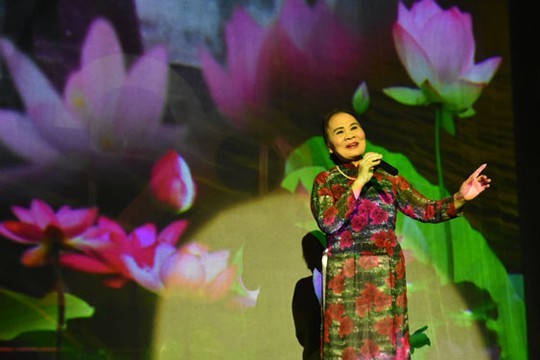 Nghệ sĩ ba miền hội ngộ tại lễ trao Giải Mai Vàng tối nay - Ảnh 1.