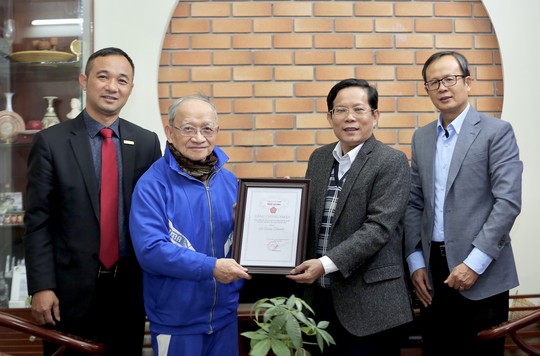 Mai Vàng tri ân thăm, tặng quà Tiến sĩ Lê Đăng Doanh - Ảnh 3.