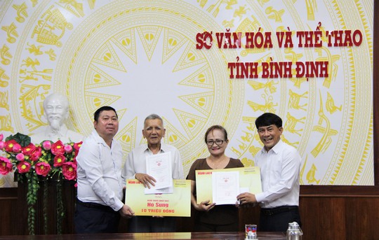 Mai Vàng tri ân tặng quà 2 nghệ nhân Minh Đức và Hồ Sừng - Ảnh 2.