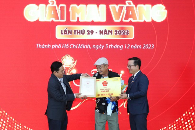 “Mai Vàng tri ân” vinh danh NSND Việt Anh- Ảnh 1. “Mai Vàng tri ân” vinh danh NSND Việt Anh- Ảnh 1.