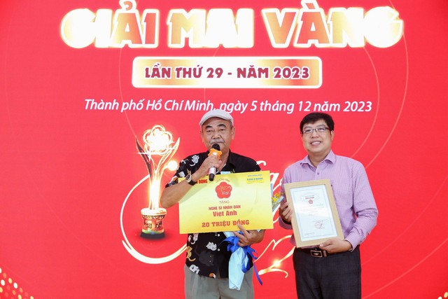“Mai Vàng tri ân” vinh danh NSND Việt Anh- Ảnh 4. “Mai Vàng tri ân” vinh danh NSND Việt Anh- Ảnh 4.