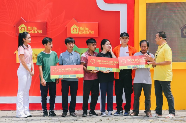 "Mái ấm gia đình Việt" vào bầu chọn- Ảnh 1. "Mái ấm gia đình Việt" vào bầu chọn- Ảnh 1.