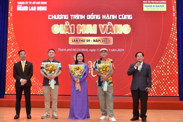 Cuộc hội ngộ đầy ý nghĩa- Ảnh 1. Cuộc hội ngộ đầy ý nghĩa- Ảnh 1.