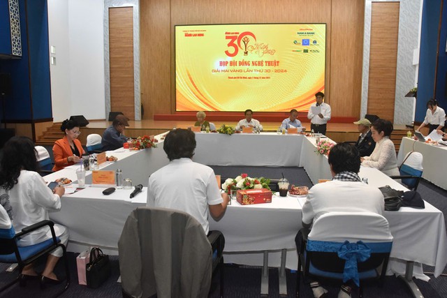 Hội đồng Nghệ thuật Giải Mai Vàng lần thứ 30-2024 họp thông qua các nghệ sĩ, tác phẩm, chương trình vào vòng bầu chọn. Ảnh: TẤN THẠNH Hội đồng Nghệ thuật Giải Mai Vàng lần thứ 30-2024 họp thông qua các nghệ sĩ, tác phẩm, chương trình vào vòng bầu chọn. Ảnh: TẤN THẠNH