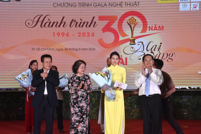 Loạt nghệ sĩ hạnh phúc được vinh danh!- Ảnh 2. Loạt nghệ sĩ hạnh phúc được vinh danh!- Ảnh 2.