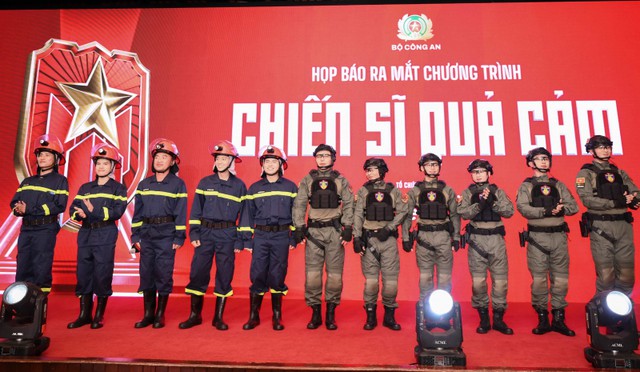 "Chiến sĩ quả cảm" - Ảnh 2.