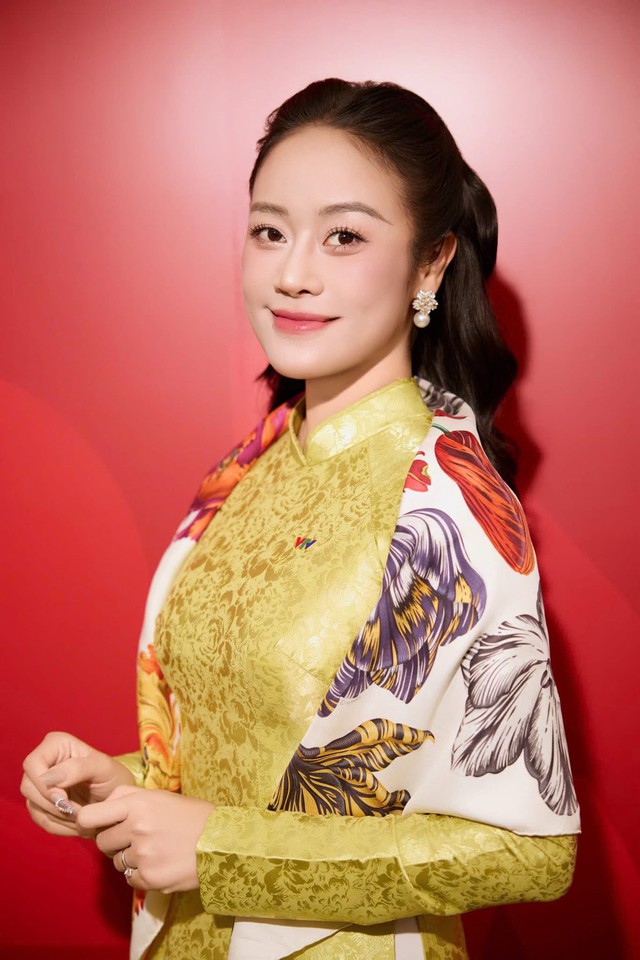 MC Phí Linh  - Ảnh 1.