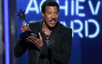 Lionel Richie được tôn vinh là “huyền thoại hát sống”