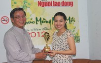 Lê Khánh đẹp giản dị nhận tượng Mai Vàng muộn