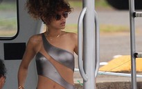 Rihanna diện bikini cực quái ở Hawaii