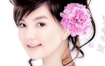 Nữ ca sĩ bị “fan cuồng” đâm bút vào ngực