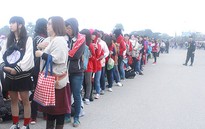 Người hâm mộ vây kín sân Mỹ Đình đón sao Hàn