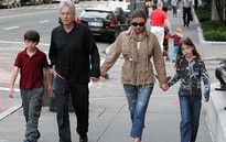 Vợ chồng Michael Douglas “gương vỡ lại lành”