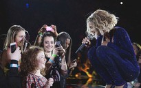 Beyonce song ca cùng “fan nhí” khiếm thị