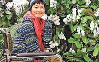 Selina bắt đầu xuất hiện bên ngoài
