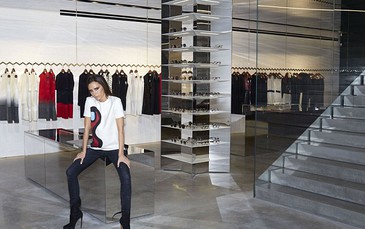 Victoria Beckham vẫn giữ chiếc đầm mặc lần đầu hẹn hò chồng