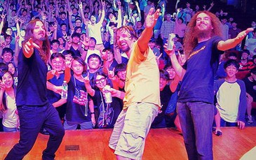 Ban nhạc rock Aristocrats biểu diễn tại TP HCM