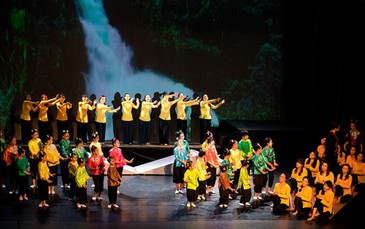 Thính phòng hóa và kịch hóa các bài hát dân ca
