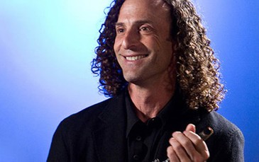 Huyền thoại saxophone Kenny G biểu diễn ở Việt Nam