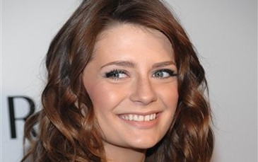Diễn viên Mischa Barton kiện mẹ ruột ăn cắp tiền
