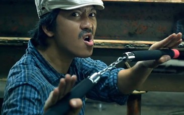 Câu khách bằng trò phản cảm
