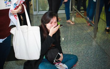 “Fan” Việt khóc ròng khi gặp sao Hàn: Chuyện cũ nói mãi!