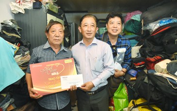 "Mai Vàng nhân ái" đến thăm nghệ sĩ Trường Quang và Tuấn Phương