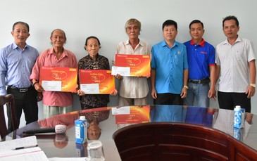 "Mai Vàng nhân ái" hỗ trợ 3 nghệ sĩ ở Bến Tre