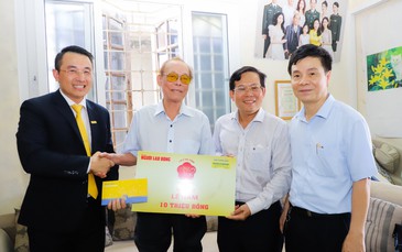 "Mai Vàng tri ân" thăm, tặng quà nhạc sĩ Lê Hàm