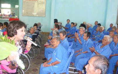 Nghệ sĩ Hồng Nga mang “live show” đến người tàn tật